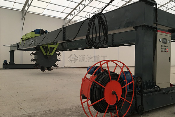 牛羊粪秸秆16米跨度有机肥叶轮轮盘翻堆机
