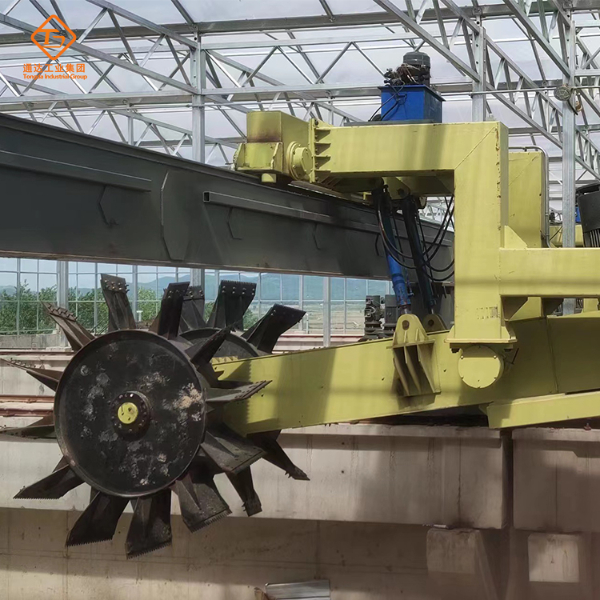 轮盘翻堆机1.jpg 轮盘翻堆机1.jpg