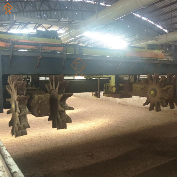 轮盘翻堆机7.jpg 轮盘翻堆机7.jpg